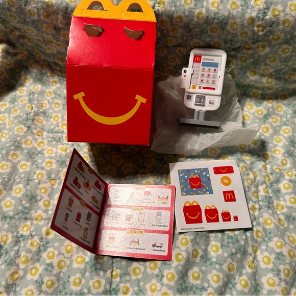 2025 McDONALD'S Lil Mcdonalds Miniature Kids HAPPY MEAL TOYS! #17 - McD Kiosk - Picture 1 of 8
